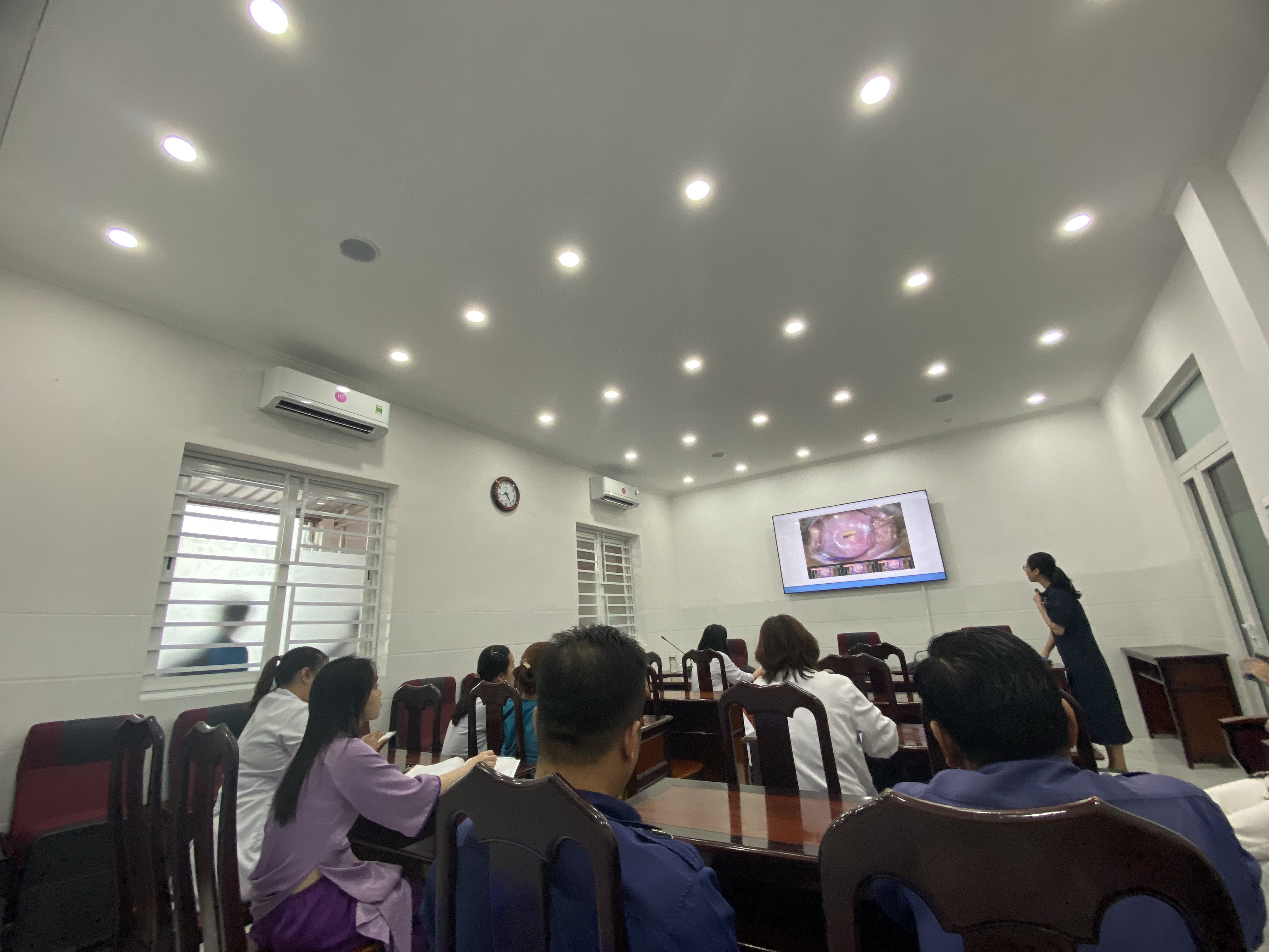 NTD HealthCare tài trợ 3 máy sàng lọc ung thư cổ tử cung Cervicare AI tại Cần Thơ.